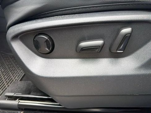 Used 2021 Volkswagen Tiguan SE w/ Panoramic Sunroof Package FWD image 10