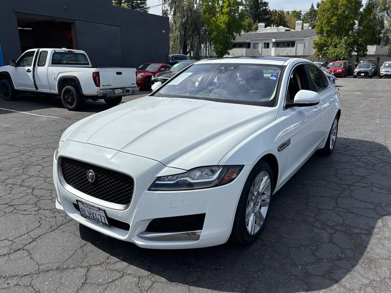 Used 2017 Jaguar XF Premium RWD image 7