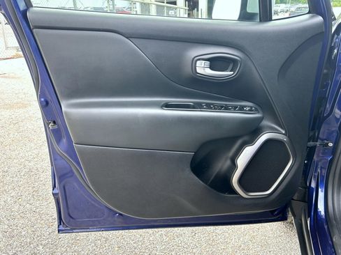 Used 2018 Jeep Renegade Limited w/ Advanced Technology Group AWD/4WD image 9