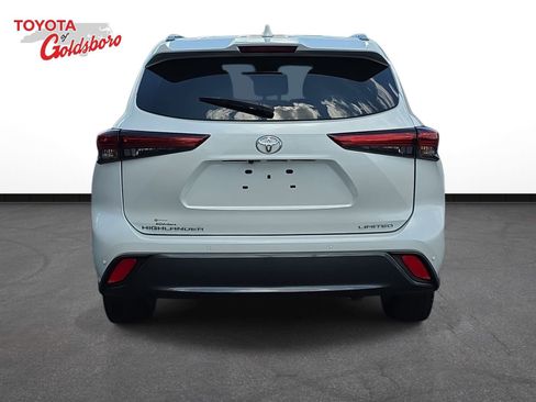 Used 2023 Toyota Highlander Limited FWD image 6
