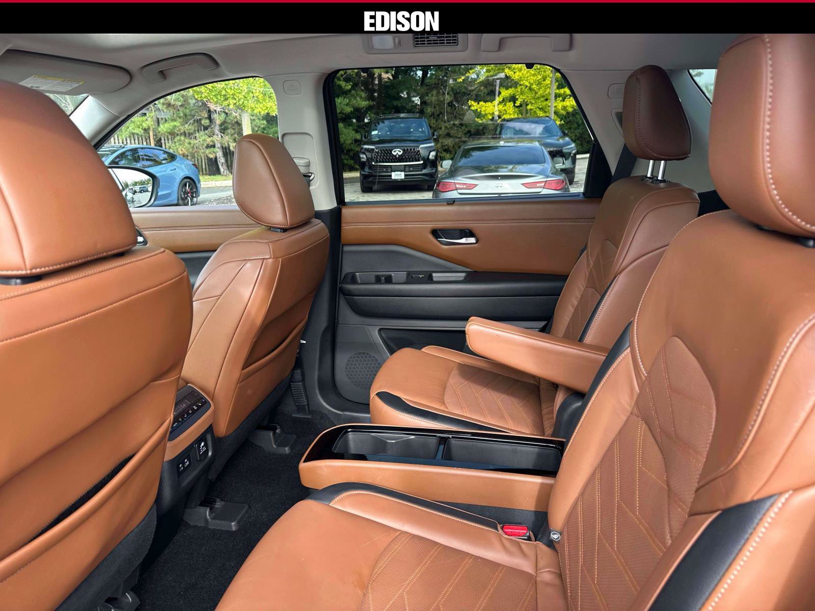 Used 2022 Nissan Pathfinder Platinum w/ Cargo Package AWD/4WD image 9