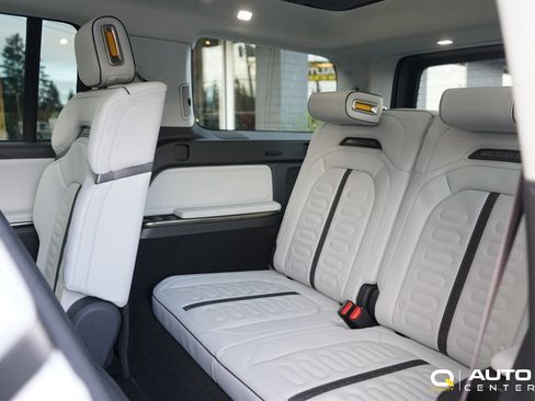 Used 2023 Rivian R1S Launch Edition image 32