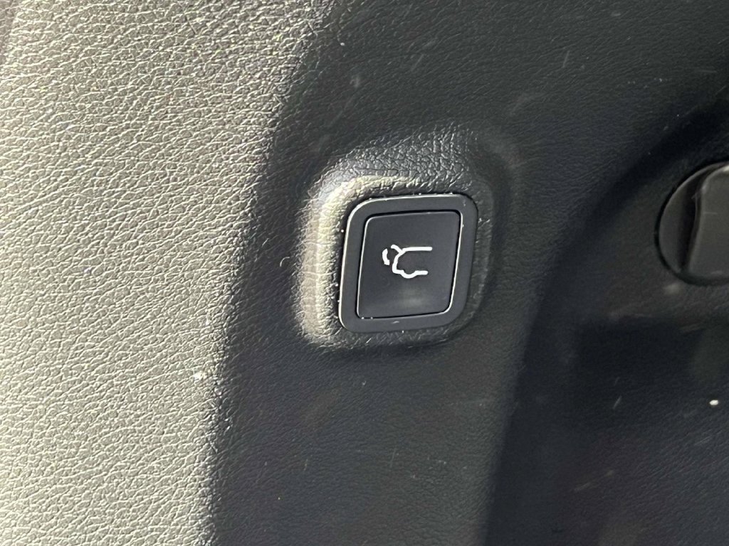 Used 2019 Jeep Cherokee Latitude Plus w/ Comfort/Convenience Group AWD/4WD image 14
