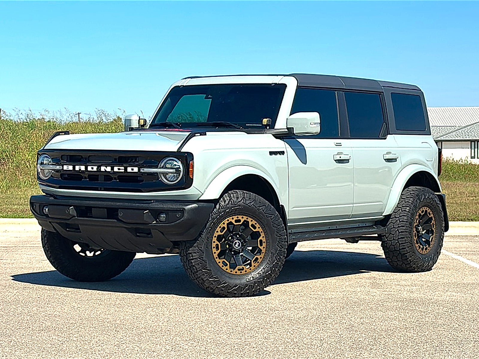 Used 2022 Ford Bronco Outer Banks AWD/4WD image 2