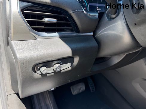Used 2023 Chevrolet Traverse LT FWD image 23