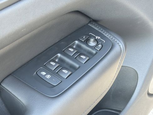 Certified 2025 Volvo XC60 B5 Plus w/ Climate Package image 15