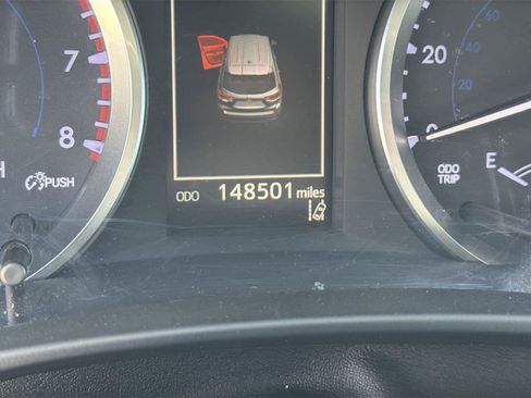 Used 2017 Toyota Highlander LE FWD image 11