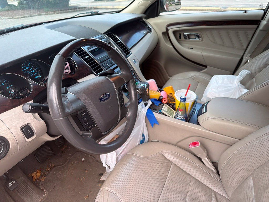 Used 2010 Ford Taurus Limited FWD image 19