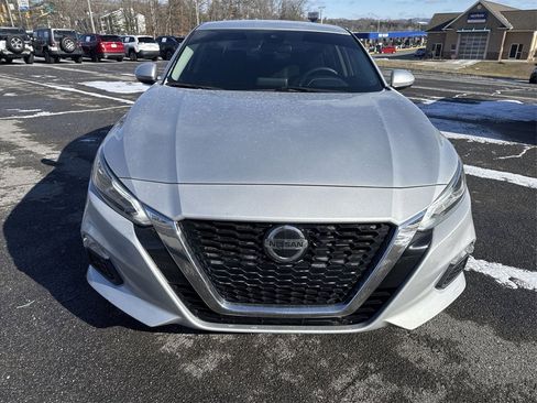 Used 2021 Nissan Altima 2.5 SV image 2