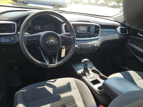 Used 2017 Kia Sorento LX FWD image 10