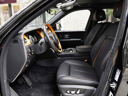 Used 2024 Rolls-Royce Cullinan image 21