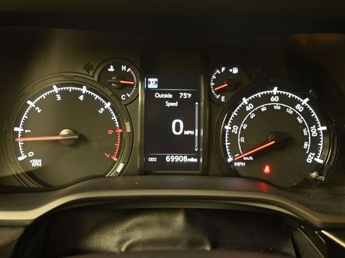 Used 2021 Toyota 4Runner SR5 Premium w/ Moonroof Package AWD/4WD image 28
