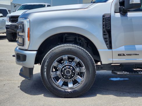 Used 2023 Ford F250 Lariat w/ Lariat Ultimate Package AWD/4WD image 9