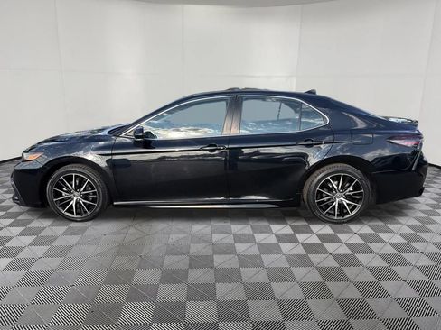 Used 2021 Toyota Camry SE FWD image 4