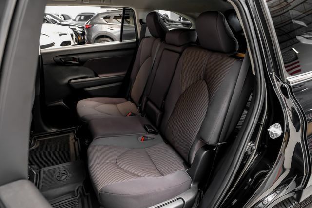 Used 2023 Toyota Highlander LE AWD/4WD image 40