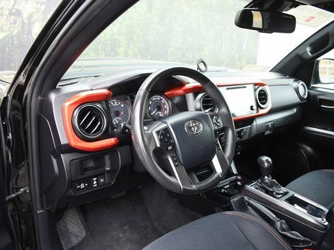 Certified 2019 Toyota Tacoma TRD Sport image 14