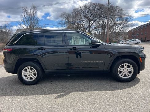 Used 2023 Jeep Grand Cherokee Laredo image 7