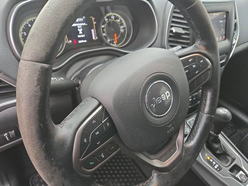 Used 2020 Jeep Cherokee Latitude w/ Cold Weather Group image 17