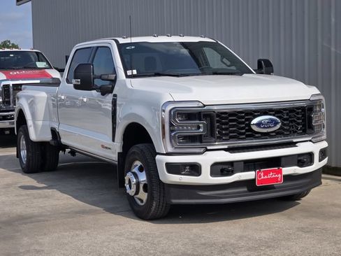 New 2026 Ford F350 Platinum w/ FX4 Off-Road Package AWD/4WD image 2