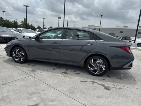 New 2025 Hyundai Elantra Limited image 8