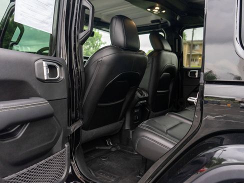 Used 2022 Jeep Wrangler Unlimited Sahara w/ LED Lighting Group AWD/4WD image 28