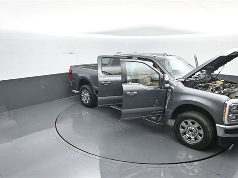 Used 2023 Ford F350 Lariat w/ Tow Technology Package image 39