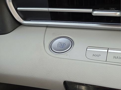 Used 2025 Hyundai Elantra Limited image 30