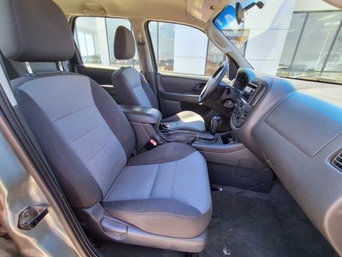 Used 2005 Ford Escape XLS image 15
