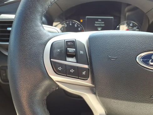 Used 2023 Ford Explorer XLT w/ Equipment Group 202A AWD/4WD image 16