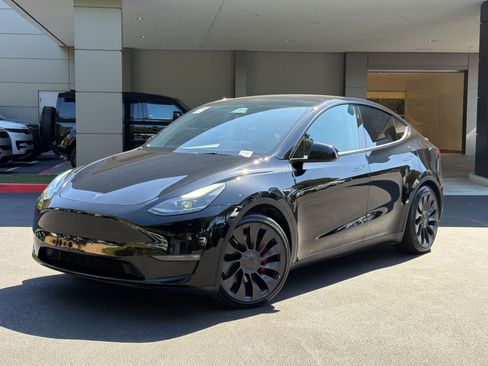 Used 2024 Tesla Model Y Performance AWD/4WD image 1