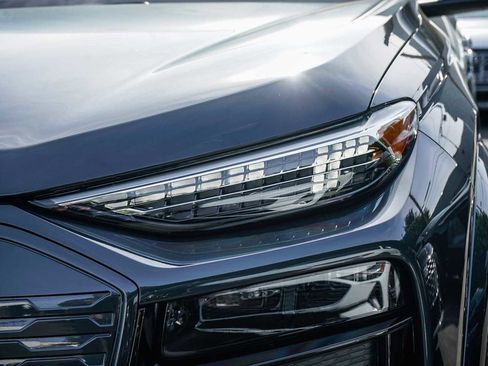 Used 2025 Audi Q6 e-tron Premium Plus image 7