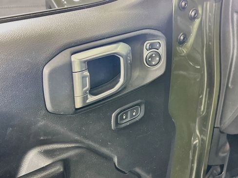 Used 2023 Jeep Gladiator Sport AWD/4WD image 17
