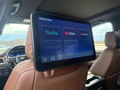 Used 2024 Chevrolet Suburban High Country w/ Advanced Technology Package image 39