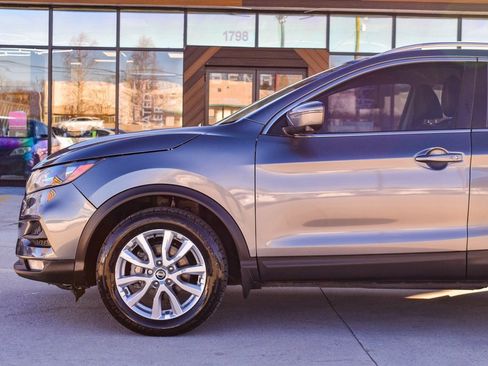 Used 2021 Nissan Rogue Sport SV w/ Technology Package image 9