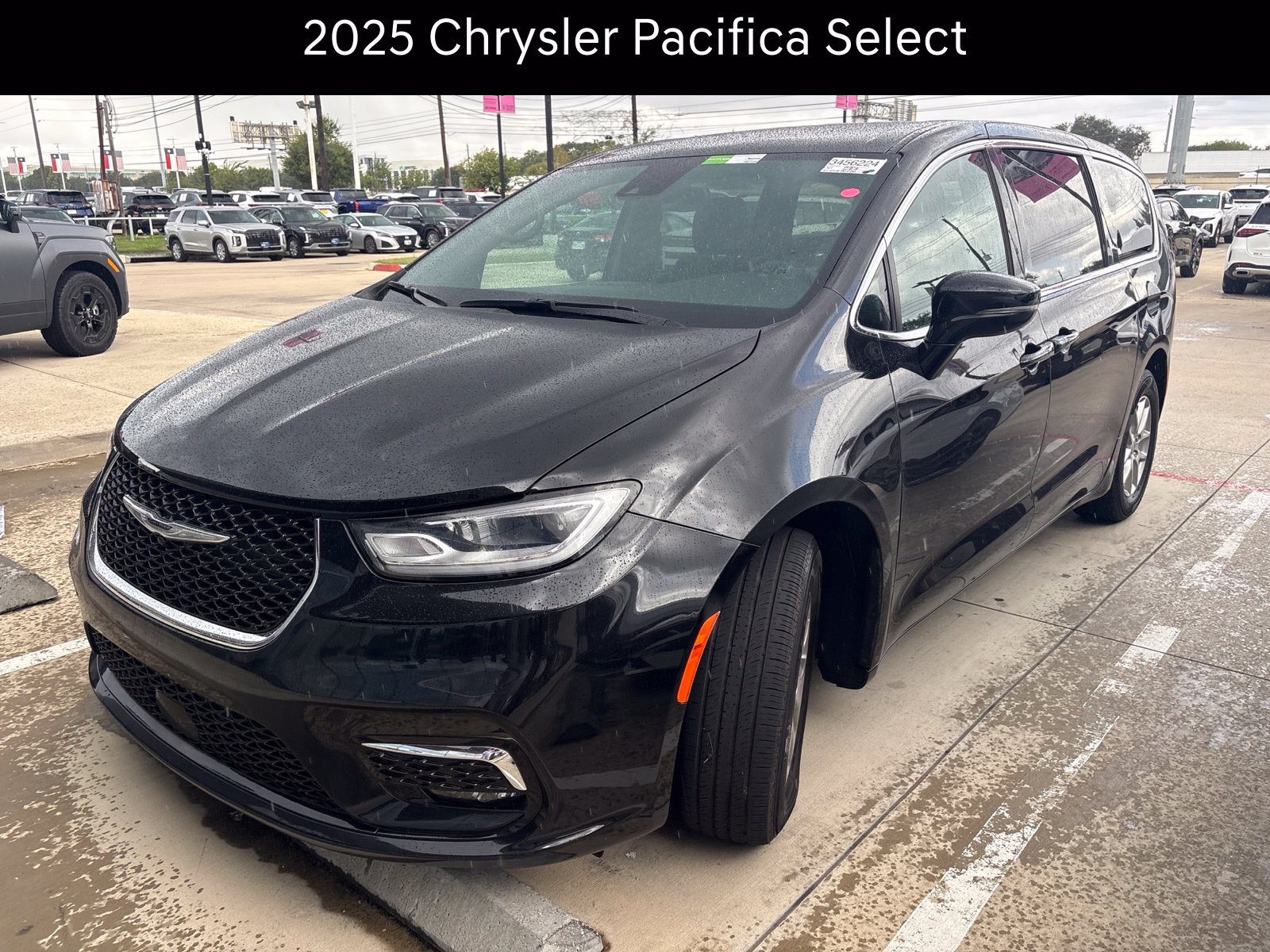 Used 2025 Chrysler Pacifica Select FWD image 1