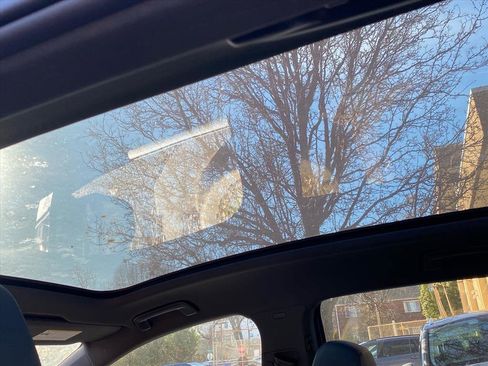 Used 2021 Volkswagen ID.4 Pro S image 18