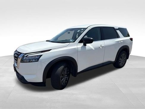 Certified 2025 Nissan Pathfinder S FWD image 4