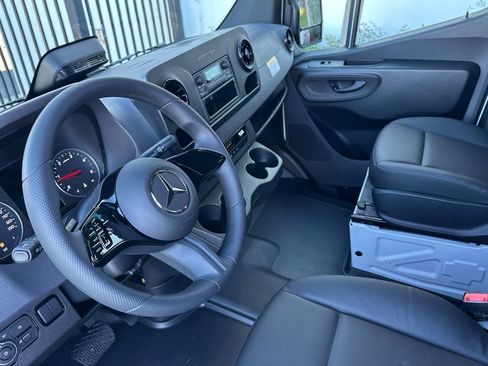 New 2025 Mercedes-Benz Sprinter 2500 image 10