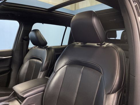 Certified 2024 Jeep Grand Cherokee L Limited w/ Luxury Tech Group II image 8