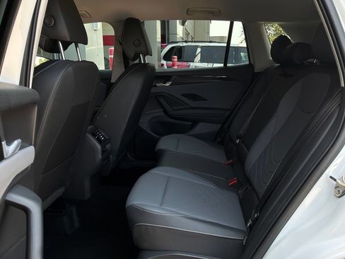 Used 2026 Volkswagen Tiguan SE FWD image 12