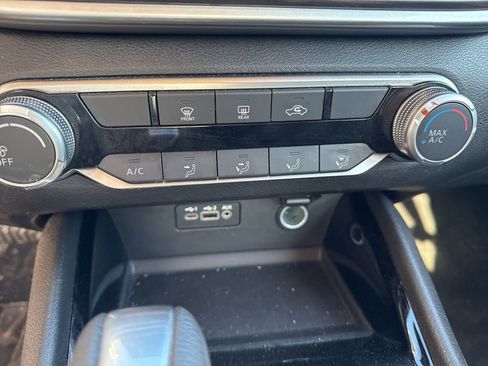 Used 2024 Nissan Altima 2.5 SV image 15