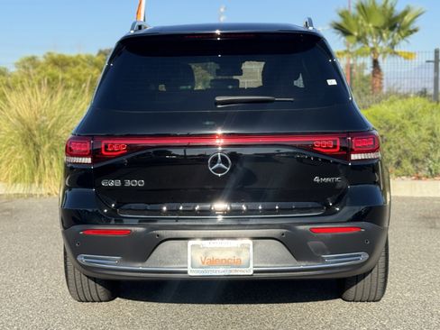 Used 2023 Mercedes-Benz EQB 300 4MATIC image 10