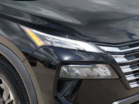 Used 2024 Nissan Rogue SV AWD/4WD image 27