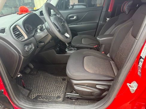 Used 2023 Jeep Renegade Latitude AWD/4WD image 11