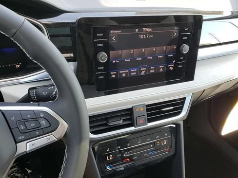 New 2026 Volkswagen Taos SE AWD/4WD image 11