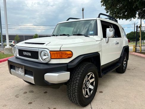 Used 2014 Toyota FJ Cruiser 2WD w/ Convenience Package image 7