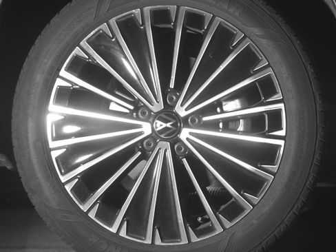 Used 2025 Volkswagen Taos SE image 13