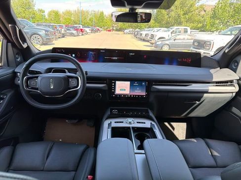 New 2026 Lincoln Navigator L Reserve AWD/4WD image 16