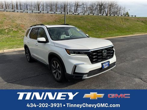 Used 2023 Honda Pilot Touring image 1