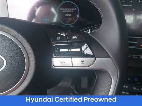 Certified 2025 Hyundai Elantra Limited FWD image 17